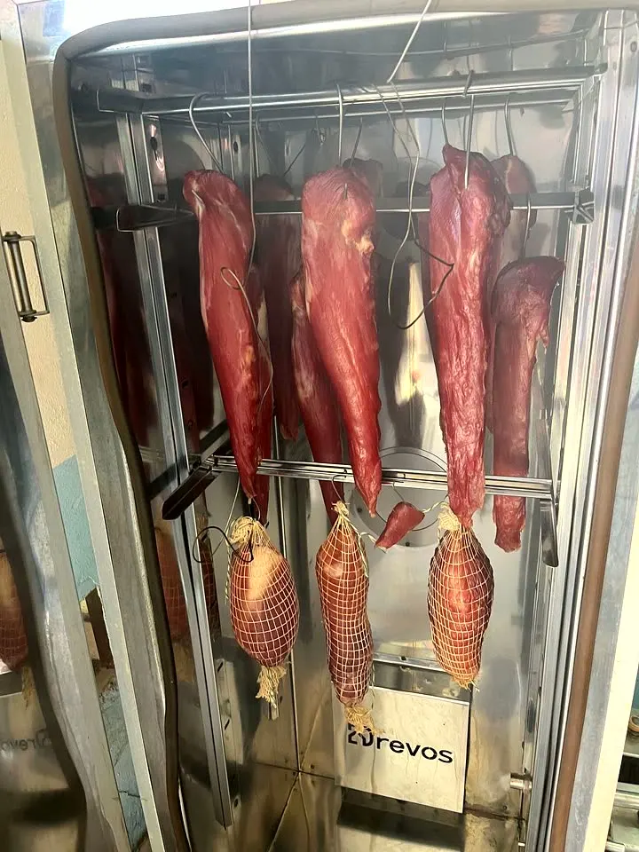 Geräuchertes Fleisch und Wurst — Heißräuchern, Räucherofen DREVOS Classic PRO