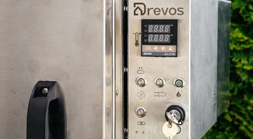 Seitlich herausnehmbare Steuerung DREVOS Smoke Chamber 25 mit Schlüssel und vandalismussicheren Tasten