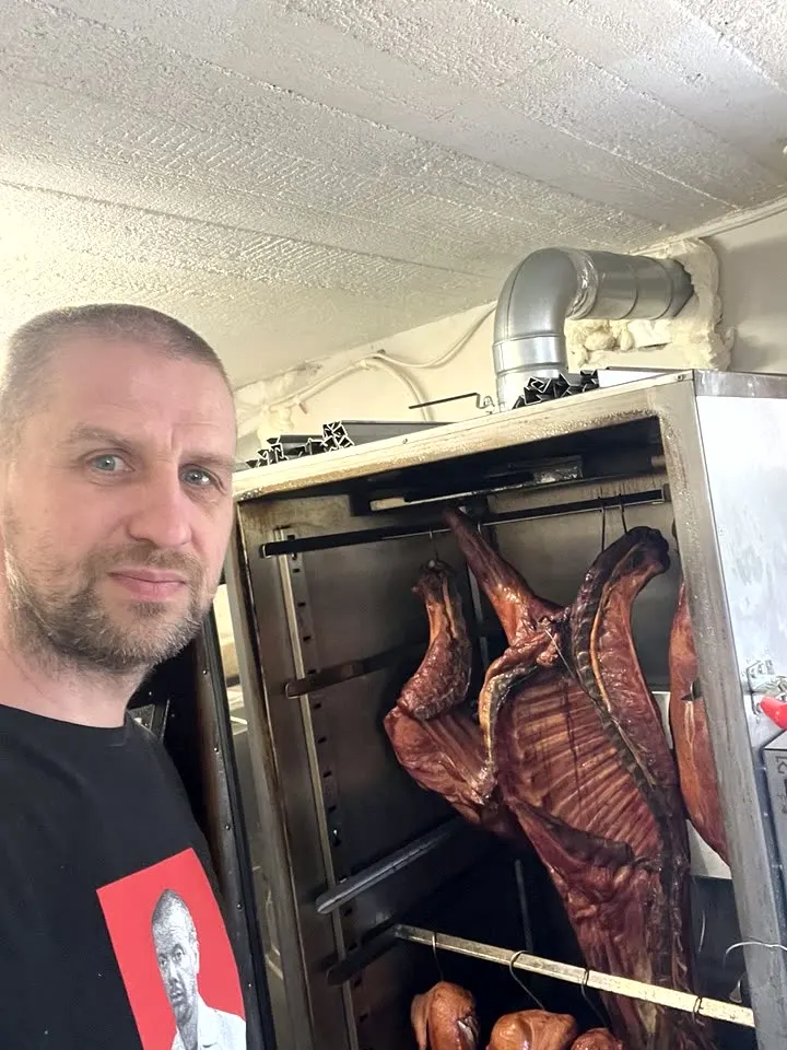 Inhaber mit Anglerfang — Heißräuchern, Räucherkammer DREVOS Smoke Chamber 50 +