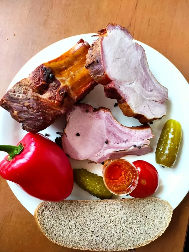 Verschiedene Gerichte zum Servieren – Portion, Räucherkammer DREVOS Smoke Chamber 50 +